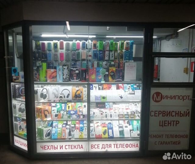 Продавец аксессуаров для мобильных телефонов