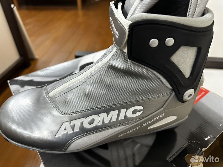 Лыжные ботинки atomic 42 новые