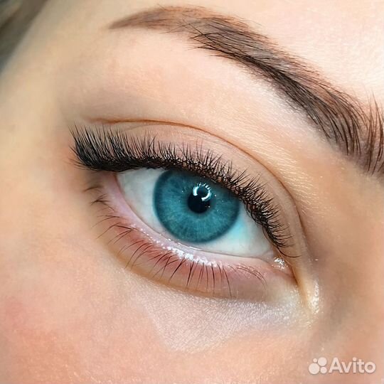 Наращивание ресниц, оформление бровей