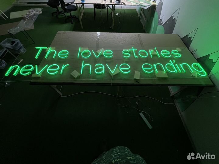 Неоновая рекламная вывеска
