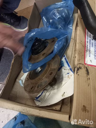 Поворотный кулак и ступицы на ниву