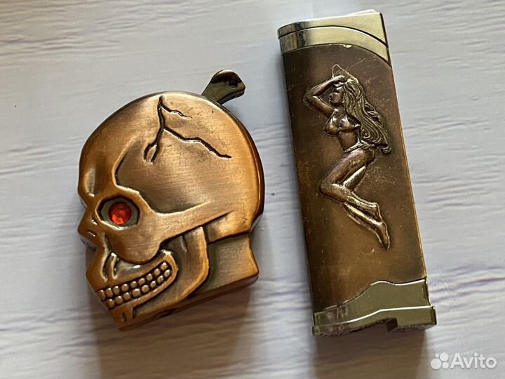 Пьезо зажигалки одним лотом Череп и Женщина