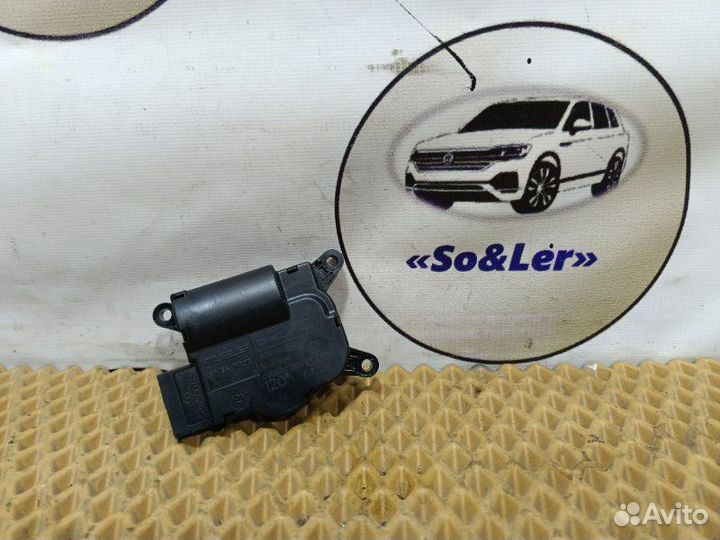 Сервопривод заслонок печки Audi Q7 4L casa 2008