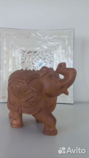 Статуэтка слона из дерева