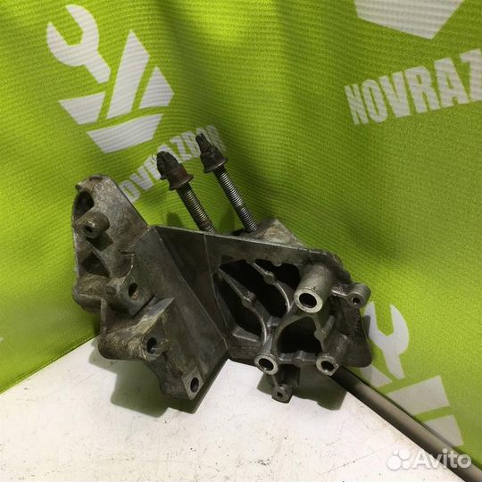 Кронштейн двигателя правый Форд Фокус 1