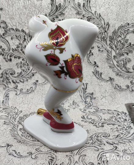 Фарфоровая статуэтка. Хоккеист. Хоккей