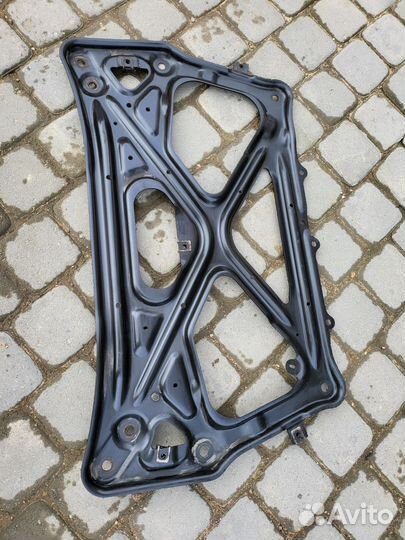 Мало б.у. траверса подрамника Audi A8 D4