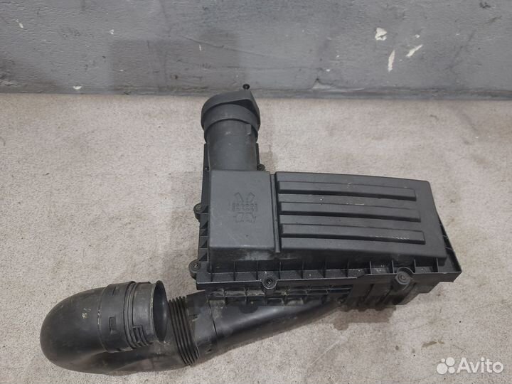 Воздушный фильтр в сборе для 1.8 VW Passat B6