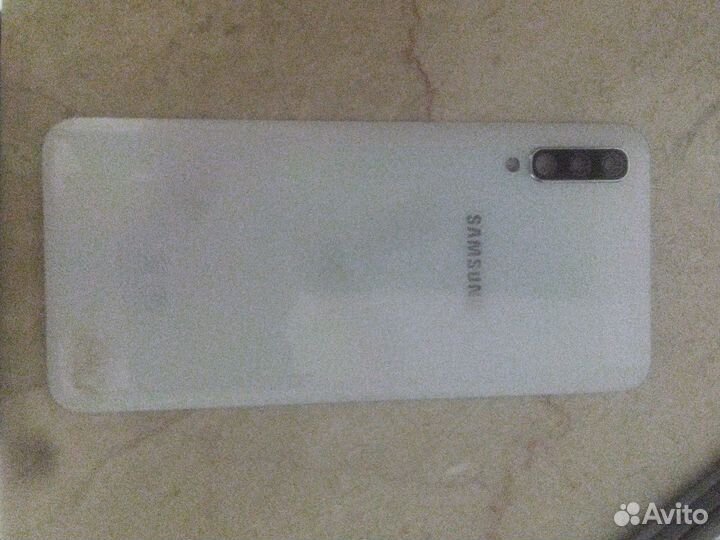 Samsung Galaxy A50, 4/64 гб