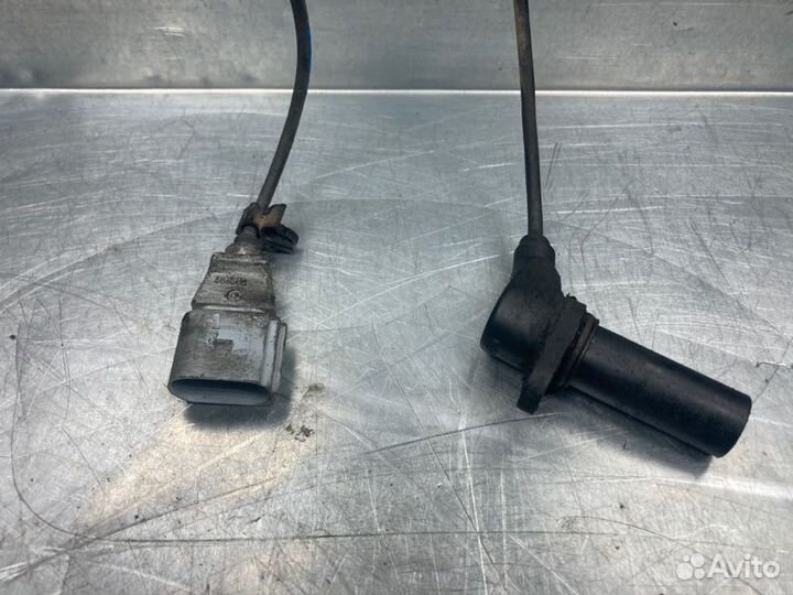 Датчик положения коленвала Volkswagen Golf 4