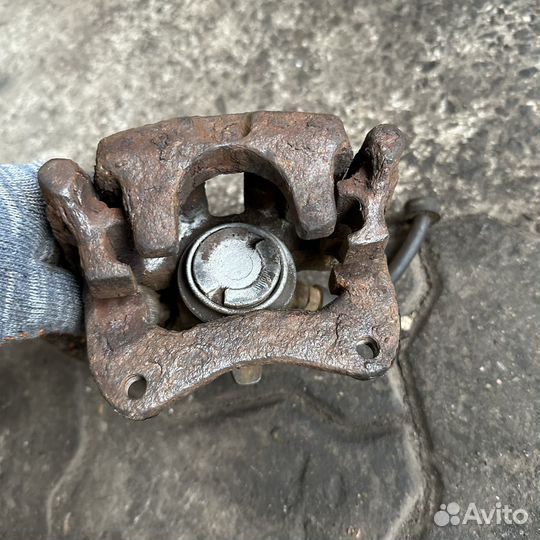 Суппорт задний Audi 100 C4 quattro