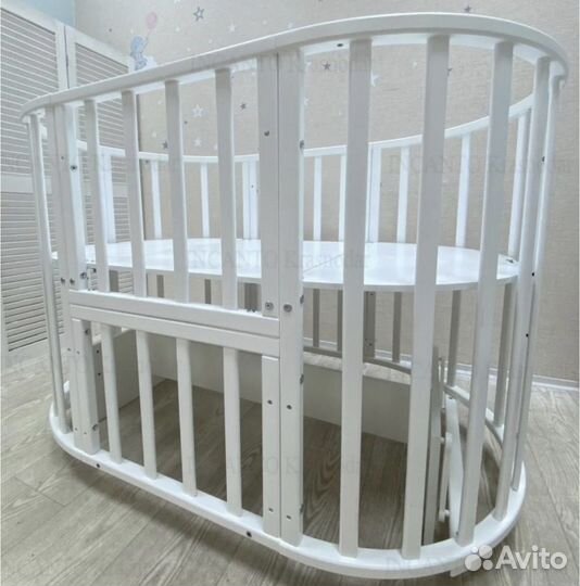 Детская кроватка с маятником