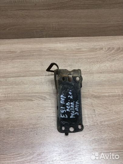 Кронштейн радиатора левый нижний BMW 3 E90