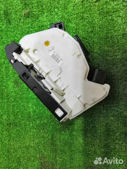 Замок двери передней левой VW Passat CC 2008-2017