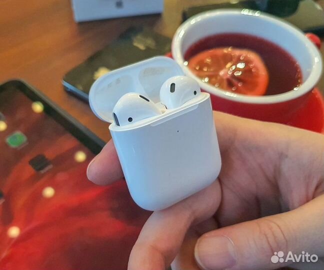 AirPods 2 (На гарантии + чехол)