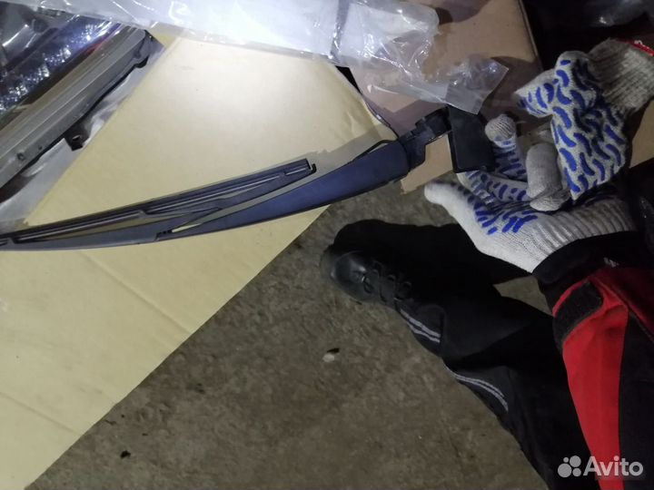 Поводок стеклоочистителя Lexus LX 450d Cruiser 200