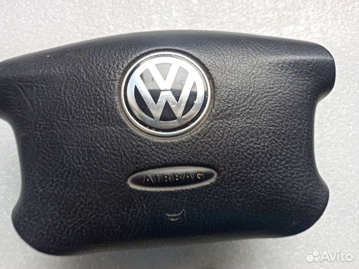 Подушка безопасности водителя Volkswagen Passat b5