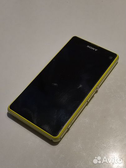 Телефон Sony Xperia z1 compact