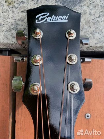 Акустическая гитара