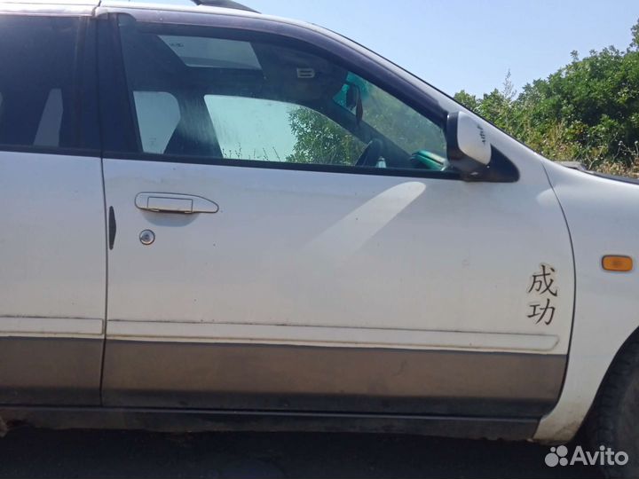 Двери Nissan Primera P11 левая правая пер зад