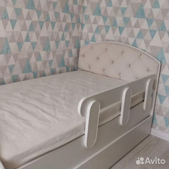 Кровать для подростка, размеры и цвета разные