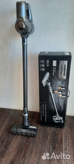 Вертикальный пылесос Redmond