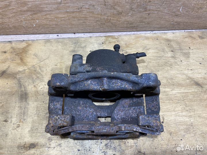 Суппорт передний правый Ford Mondeo 4 S105