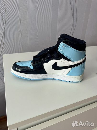 Кроссовки Nike Air Jordan 1 UNC Patent W оригинал