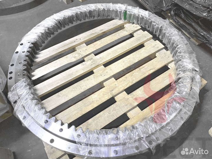 Поворотный круг Hitachi ZX250H-3