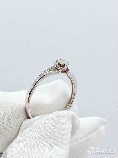 Кольцо с природным камнем Золото