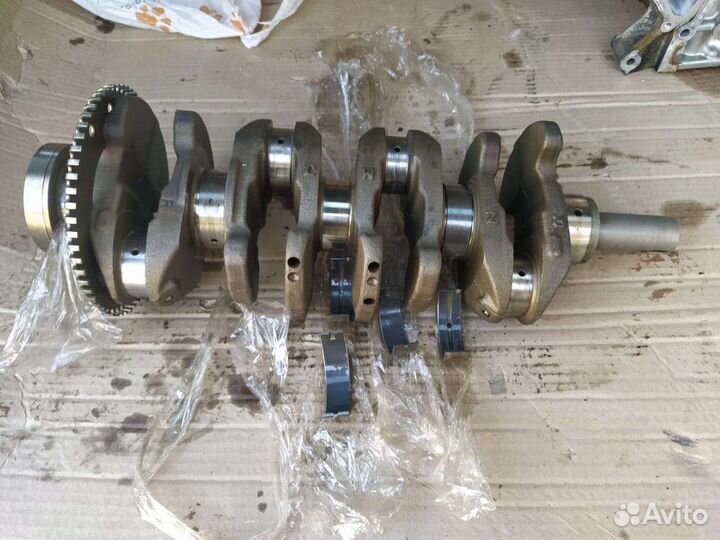 Головка блока цилиндров,поршни,коленвал,поддон мас