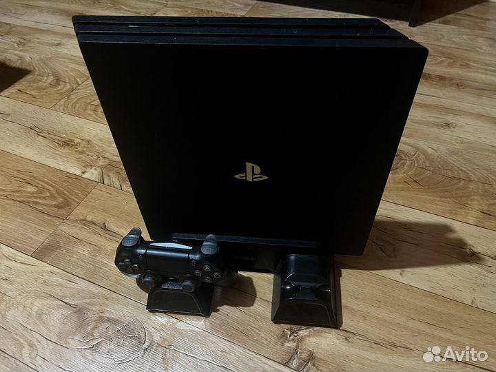 Sony PS4 pro с подставкой