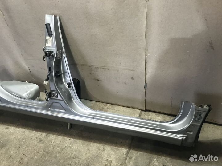 G60309U0M0 Порог со стойкой правый Nissan Note E11