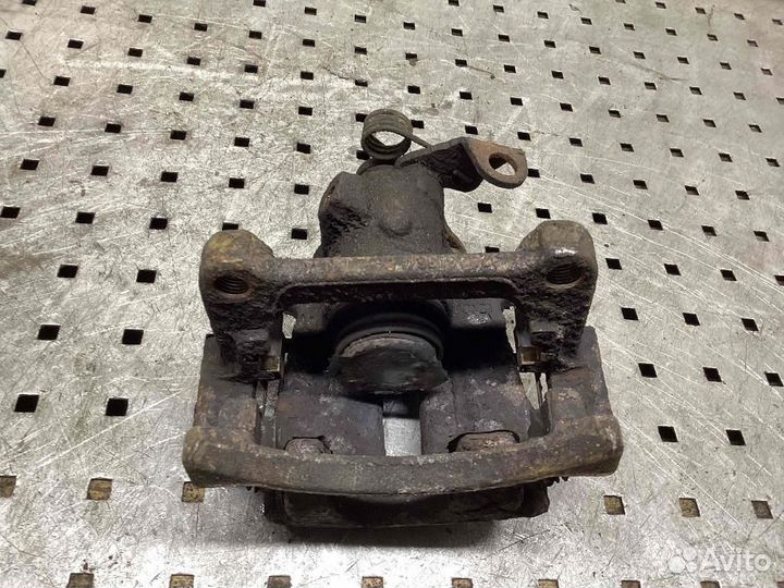 Суппорт задний правый Volkswagen California/Carave