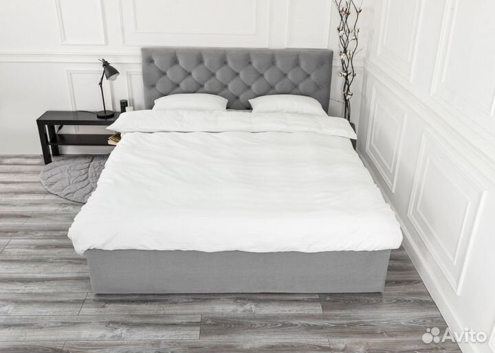 Кровать с матрасом