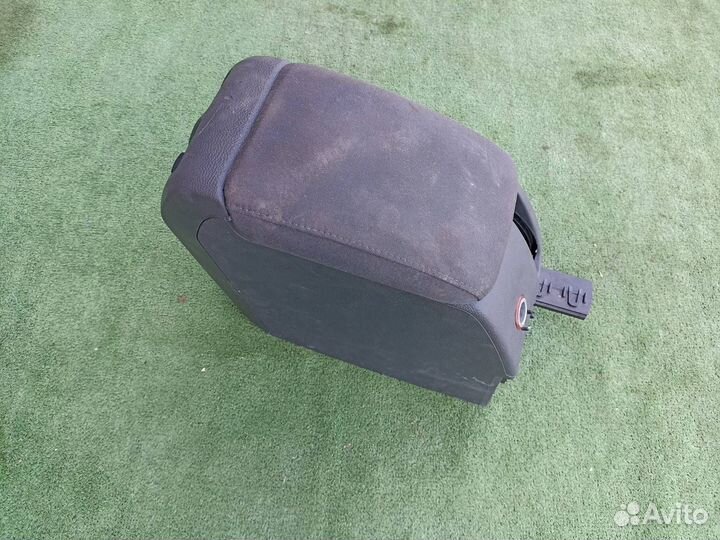 Подлокотник Volkswagen Jetta седан 1.6 2006