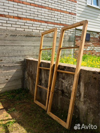 Оконные деревянные рамы со стеклами, стекла