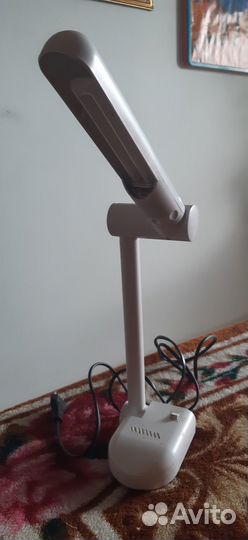 Лампа настольная компактная