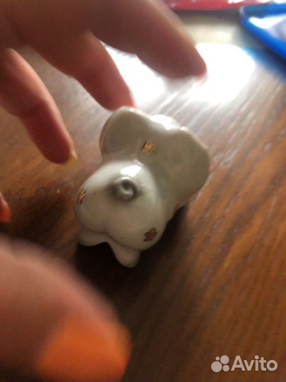 Свинка фарфоровая