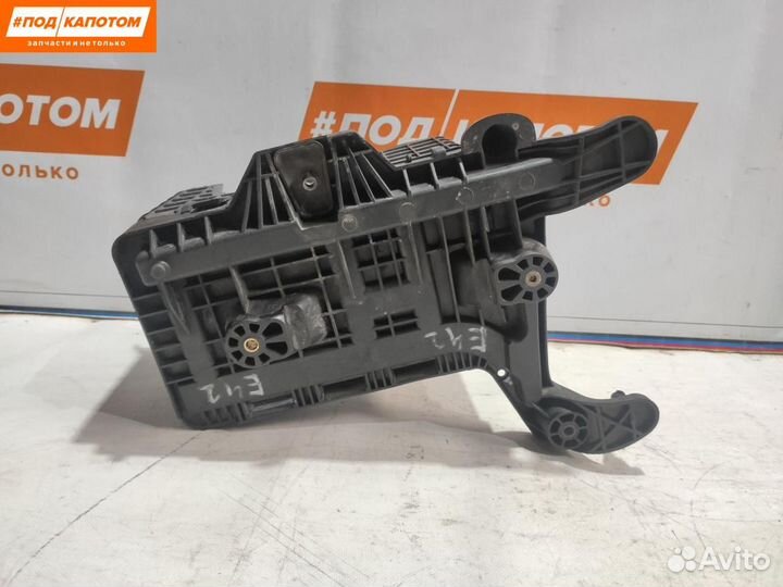 Кожух аккумулятора передний Volkswagen Golf 5 2007