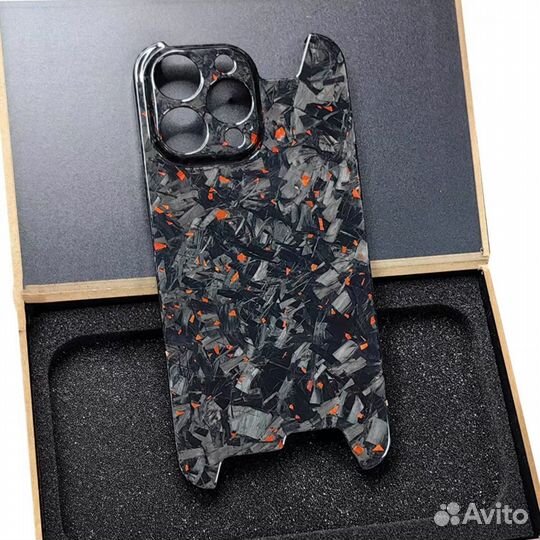 Чехол на iPhone 16 pro карбон