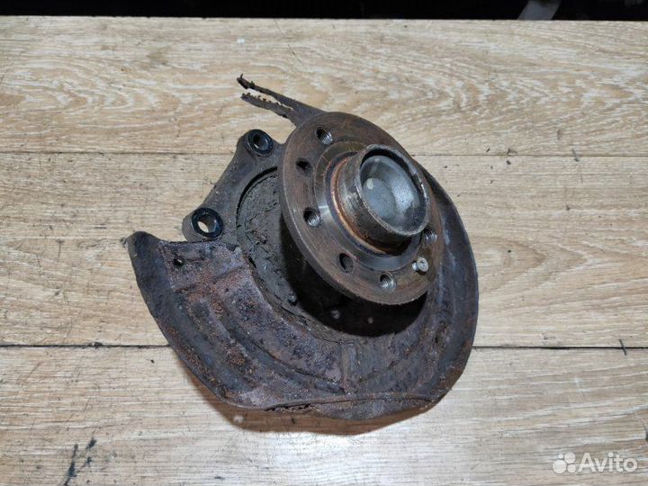 Кулак подвески задний правый Opel Zafira A Z18XE