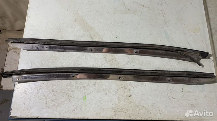 Молдинги лобового стекла Nissan Almera N16