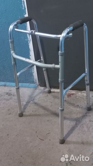 Ходунки для взрослых шагающие