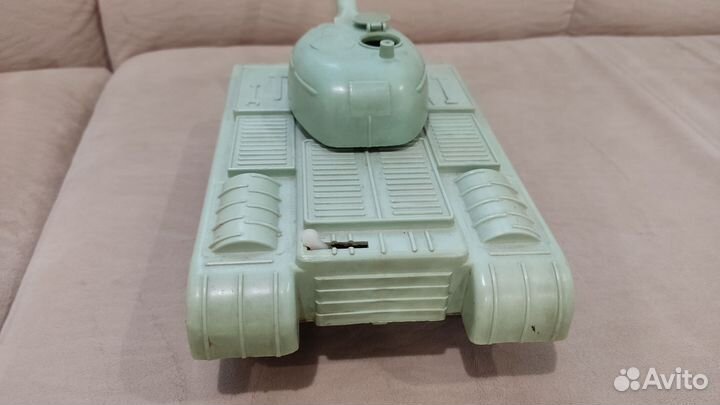 Танк игрушечный советский