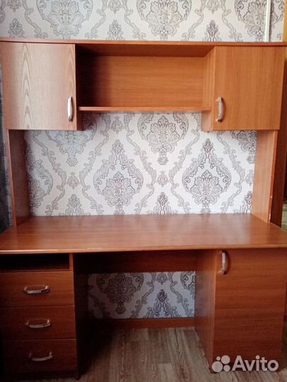 Письменный стол