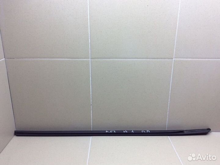 Накладка стекла передняя левая Hyundai Starex H1