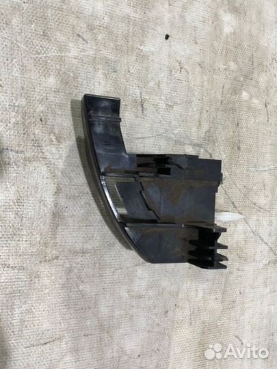 Кронштейн бампера задний правый Toyota Land