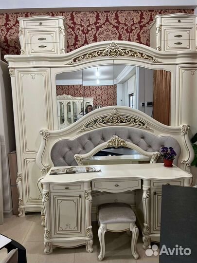 Спальный гарнитур новый