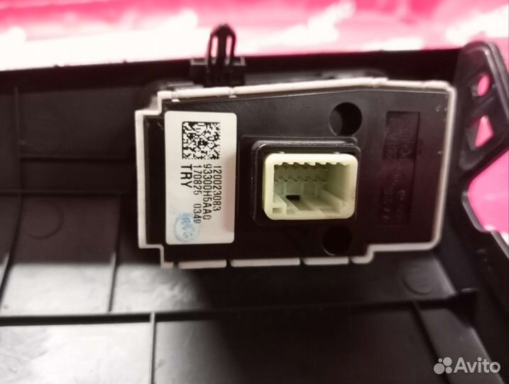 Накладка торпедо левая с кнопками Хендай Солярис 2